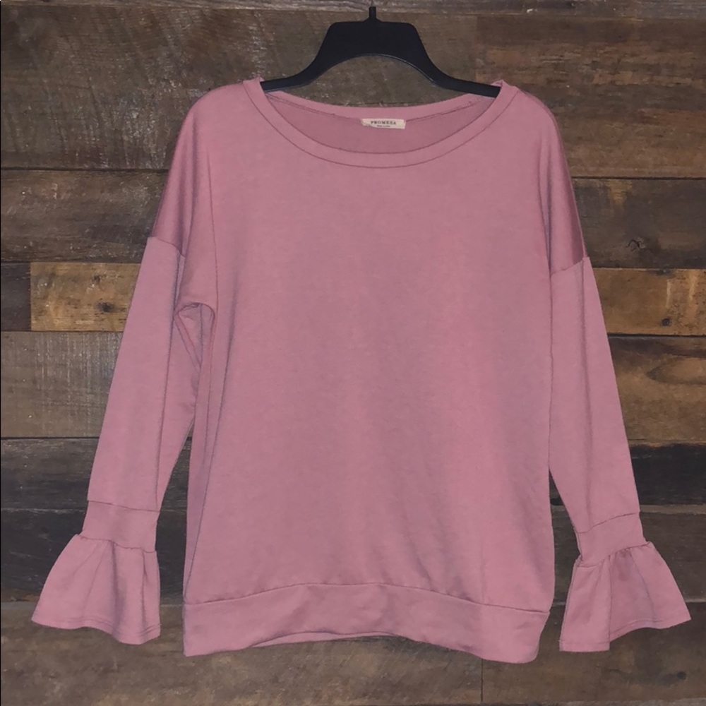 Promesa shirt with long sleeves flared at ends